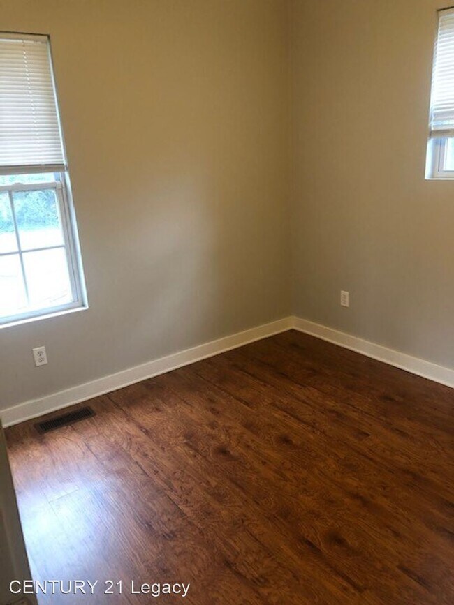 Building Photo - 3 br, 1 bath House - 181 E Newcomen St