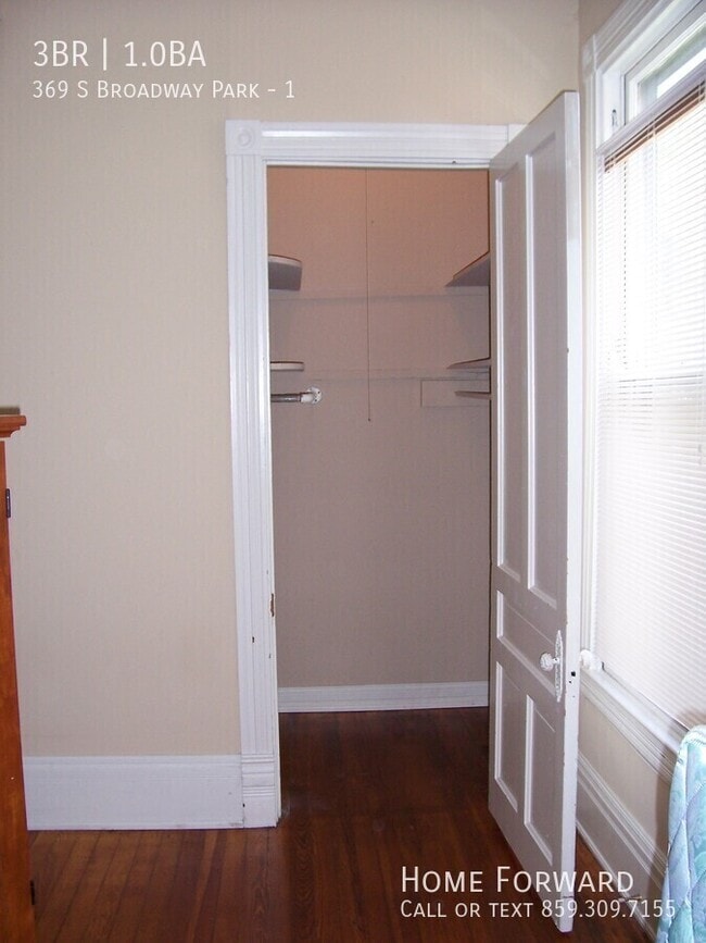 Foto del edificio - 369 S Broadway Park