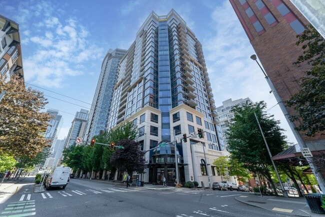 Building Photo - 2033 2nd Ave