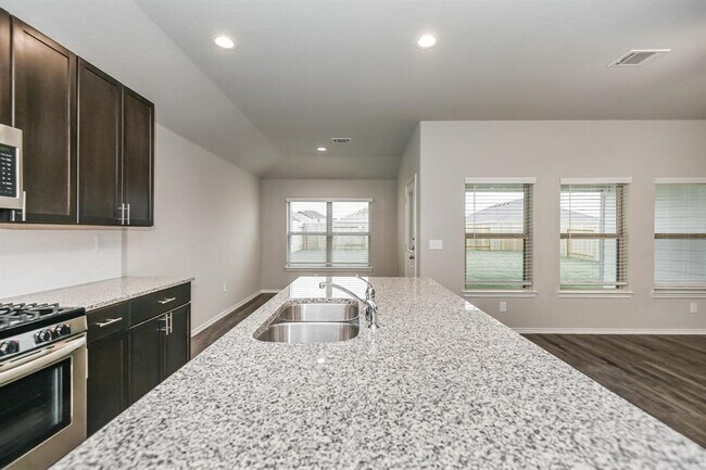 Foto del edificio - 20723 Woods Dr