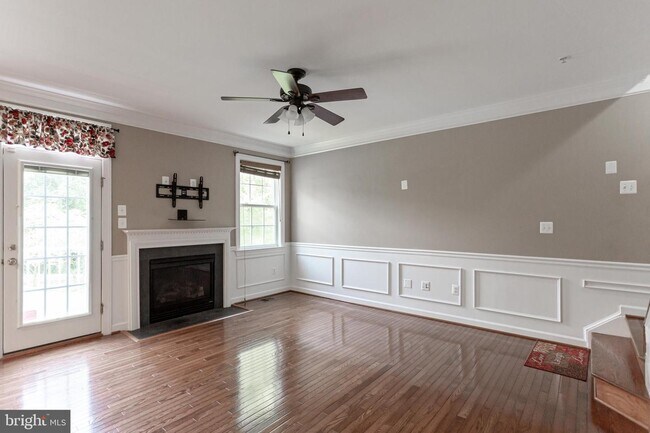 Building Photo - 3541 Carriage Walk Ln