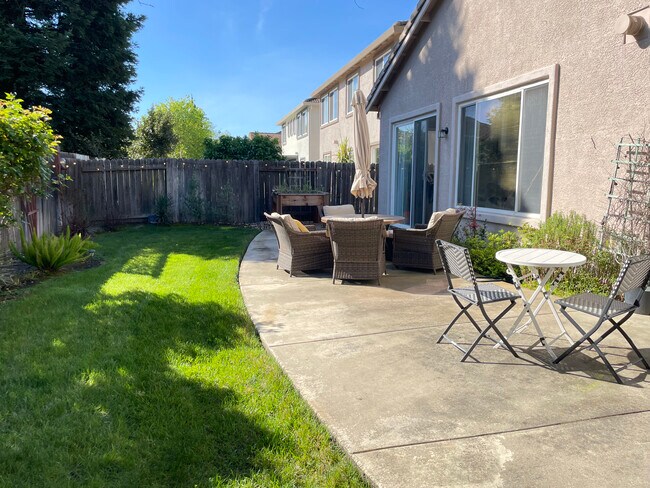 Building Photo - 4048 Clarewood Way