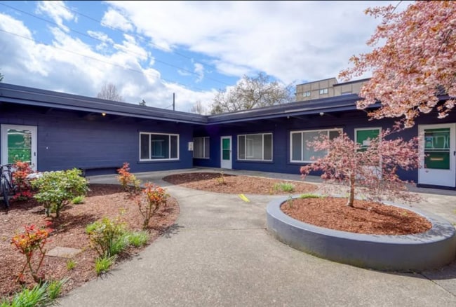 Building Photo - 177 SE 5th Ave