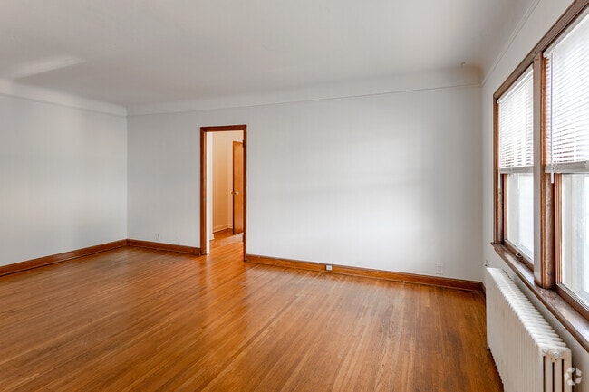 1BR, 1BA - 600SF - Living Room - Marie Antoinette