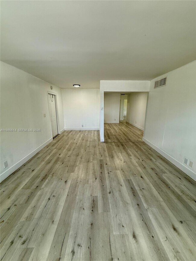 Foto del edificio - 841 SW 74th Terrace