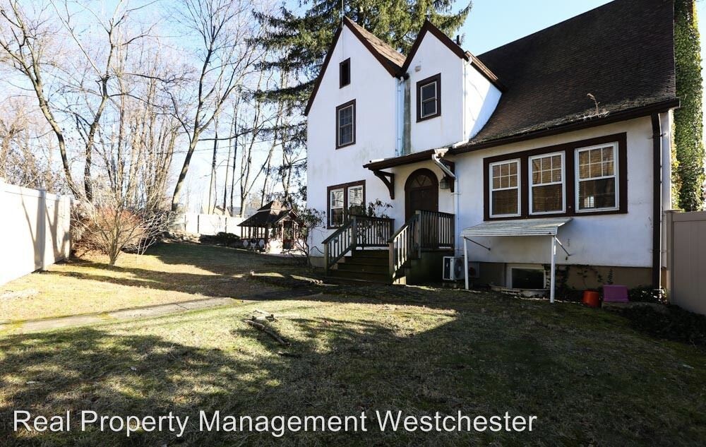 Foto principal - 3 br, 2.5 bath House - 1 Spencer Ct