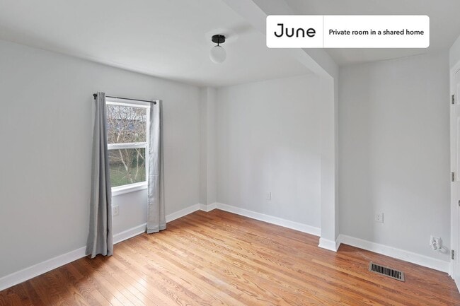 Room in Shared 2 bed/1 bath home - Room in Shared 2 bed/1 bath home