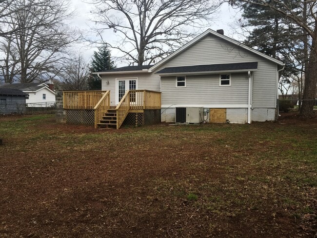 Building Photo - 714 Old Grove Rd