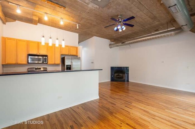 Building Photo - 1111 W 14th Pl