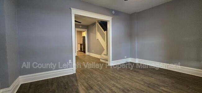 Foto del edificio - 1037 E 4th St