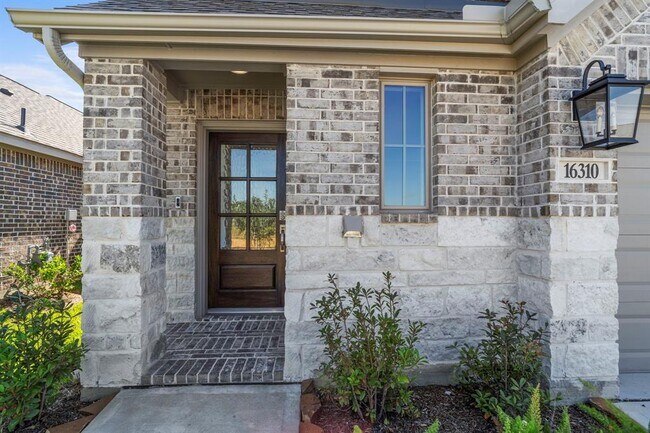 Foto del edificio - 16310 Rock Hollow Bend Ln