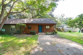 Building Photo - 1500 Twin Lakes Cir
