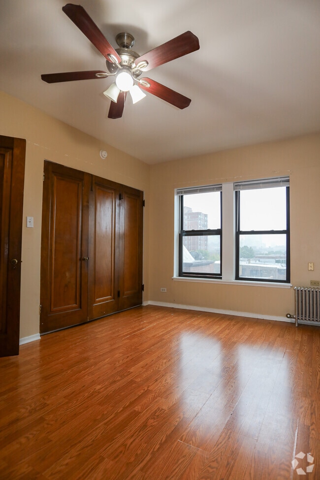 Building Photo - 6166 N Winthrop Ave
