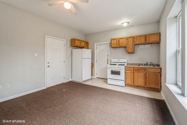 Building Photo - 435 E Oakwood Blvd