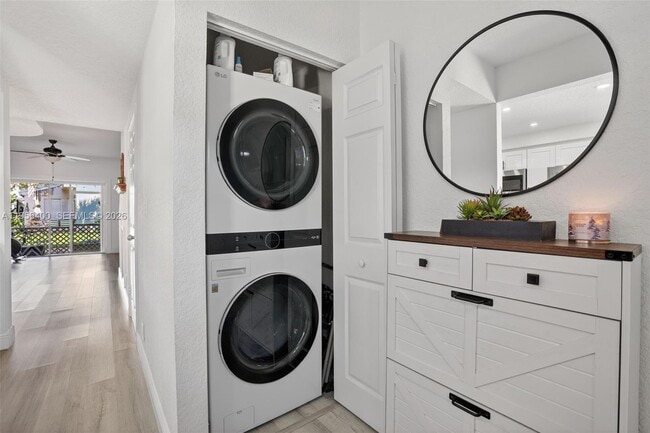 Foto del edificio - 8251 San Carlos Cir