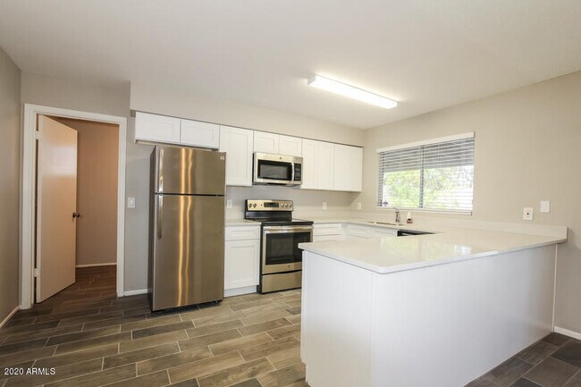 Foto del edificio - 17833 N 49th Ave