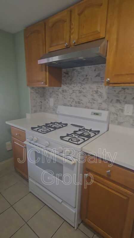 Building Photo - 86 Main St