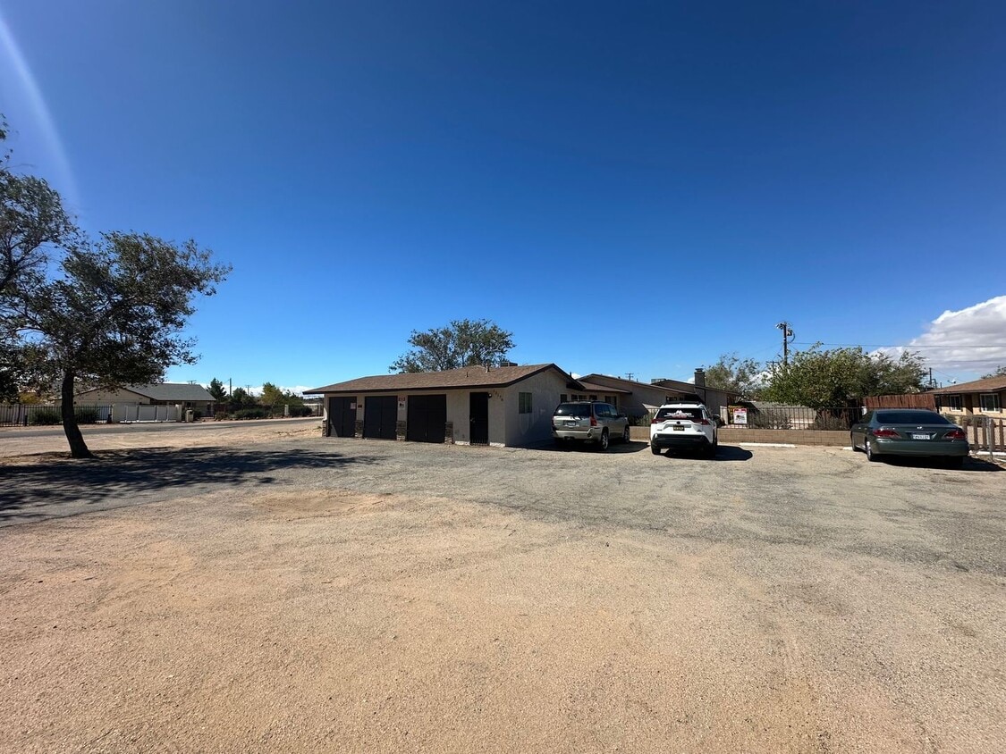 Foto del edificio - 13176 Navajo Rd