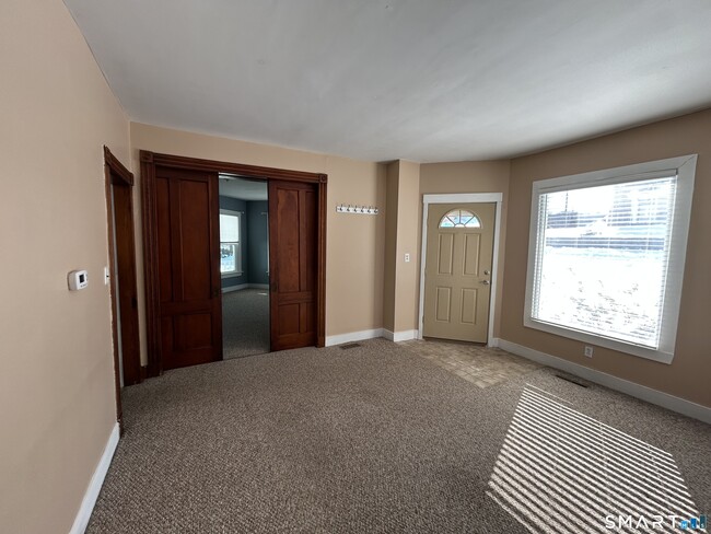 Building Photo - 20 Elm St