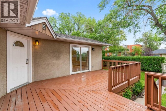 Building Photo - 1831-118A 18a St SW