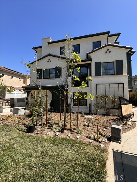 Primary Photo - 1022 La Cadena Ave