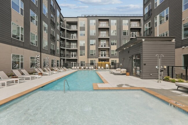 Building Photo - Logic at White Oak