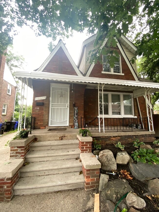 Building Photo - 16245 Tracey St