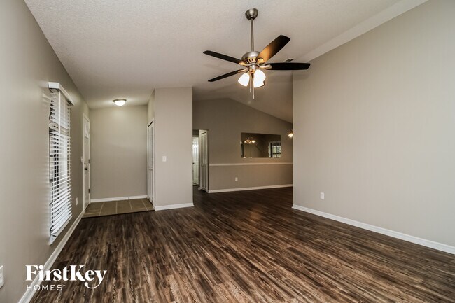 Building Photo - 836 Sylvia Dr