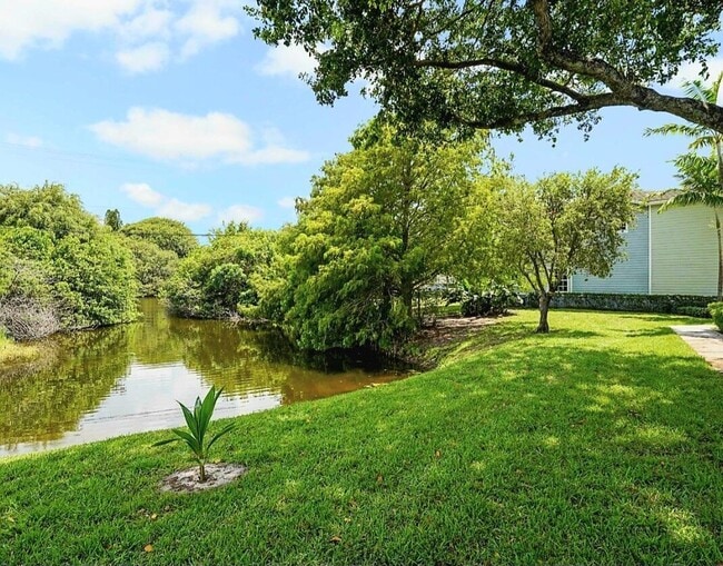 Foto del edificio - 1050 Crystal Way