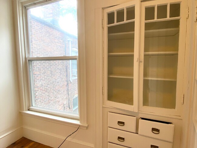 Building Photo - 126 Glenville Ave