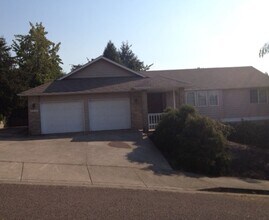 Building Photo - 2559-2561 Moon Mountain Dr