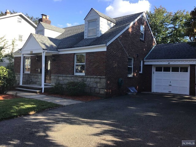 Foto del edificio - 32 Levitt Ave