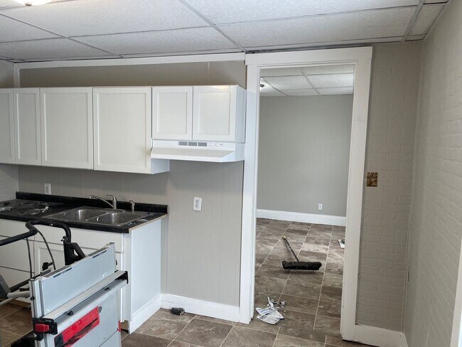 Foto del edificio - Renovated 3-Bedroom 1-Bathroom Home