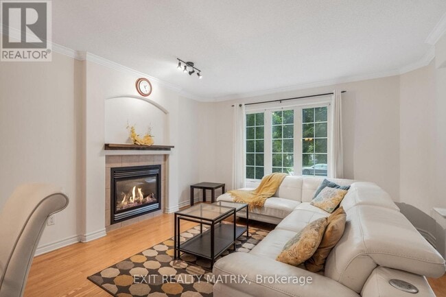 Building Photo - 67 Renoir Dr
