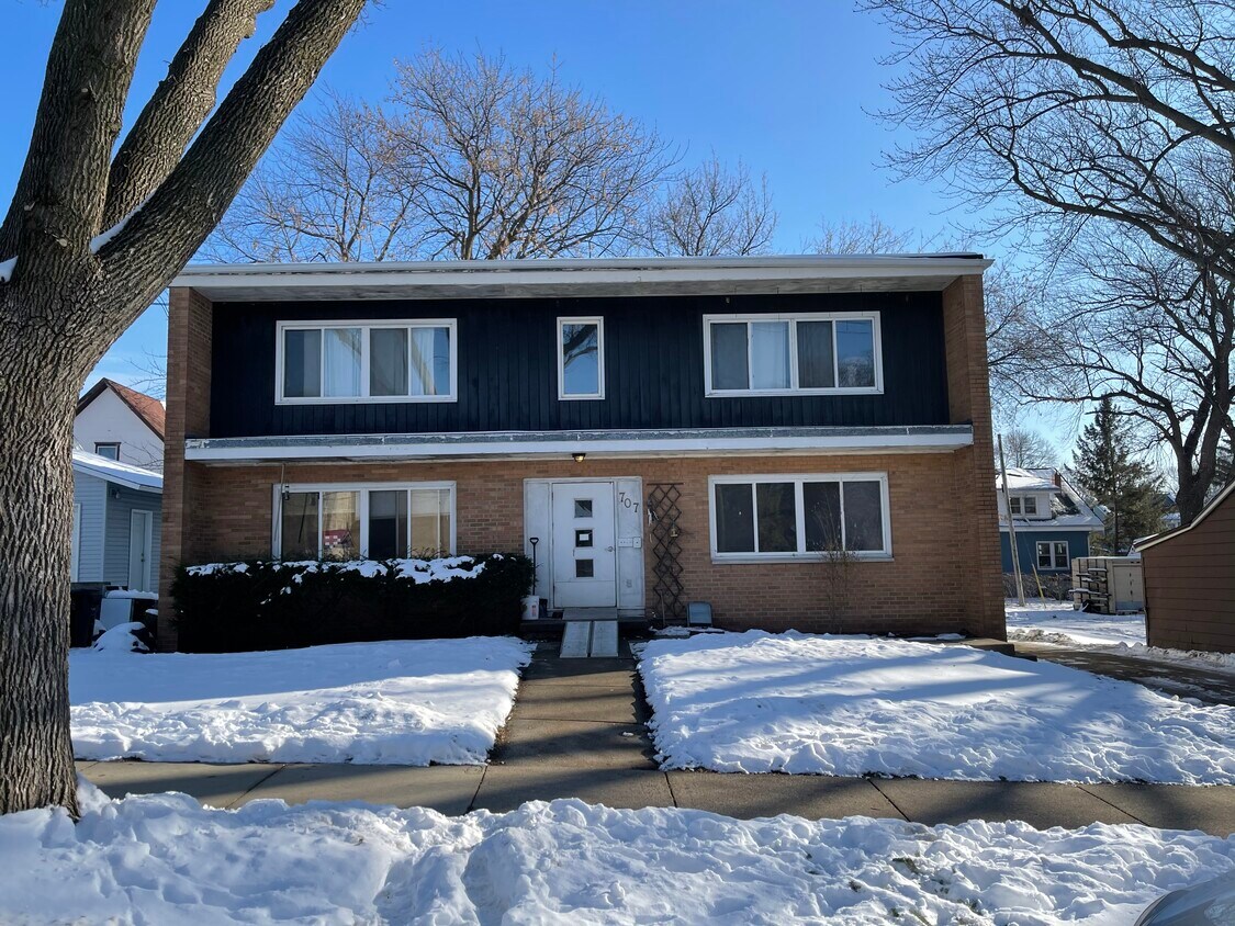 Foto principal - 707 W Main St