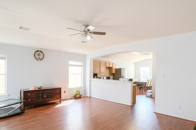 Foto del edificio - 18311 Olive Leaf Dr