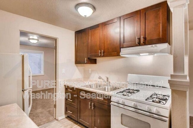 Building Photo - 14510 Washington Ave SW