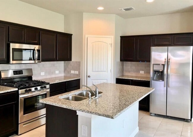 Foto del edificio - 7008 Loretta White Ln