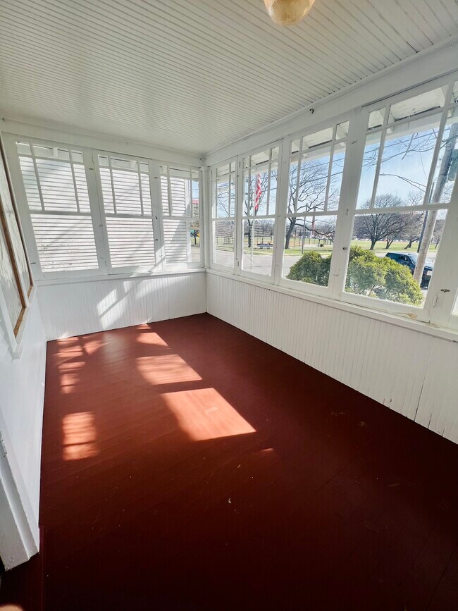 Sun Room - 1222 North Ave