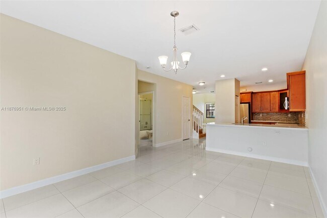 Foto del edificio - 5850 NW 104th Path