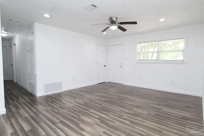 Building Photo - 6037 Syrcle Ave