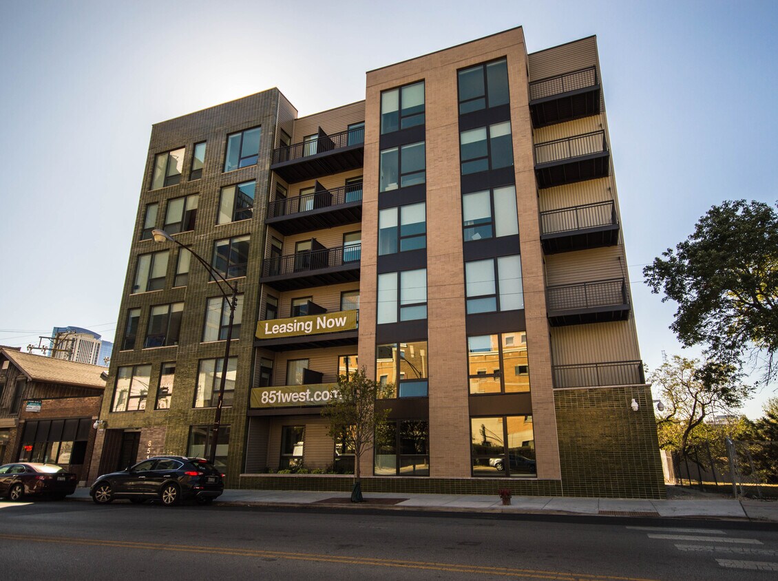 Primary Photo - 849 W Grand Ave