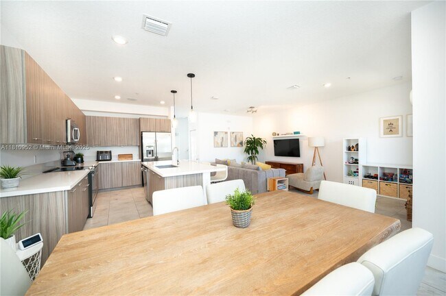 Foto del edificio - 4640 NW 84th Ave