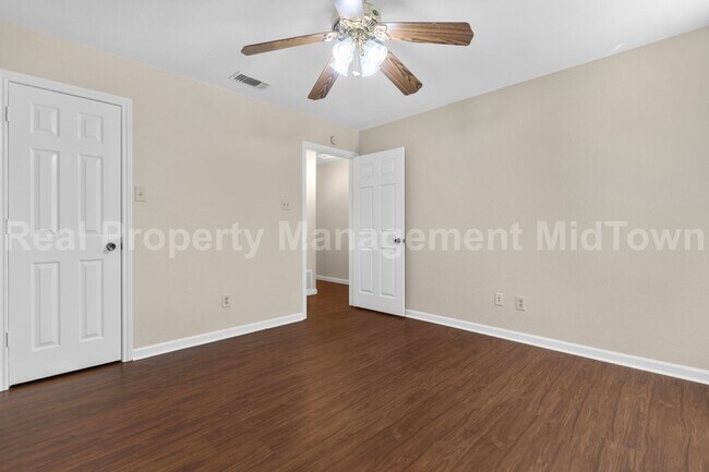 Foto del edificio - Charming Arlington Home with Spacious Livi...