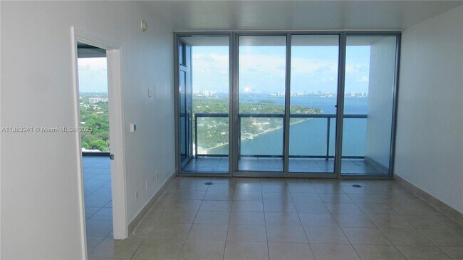 Foto del edificio - 601 NE 36th St