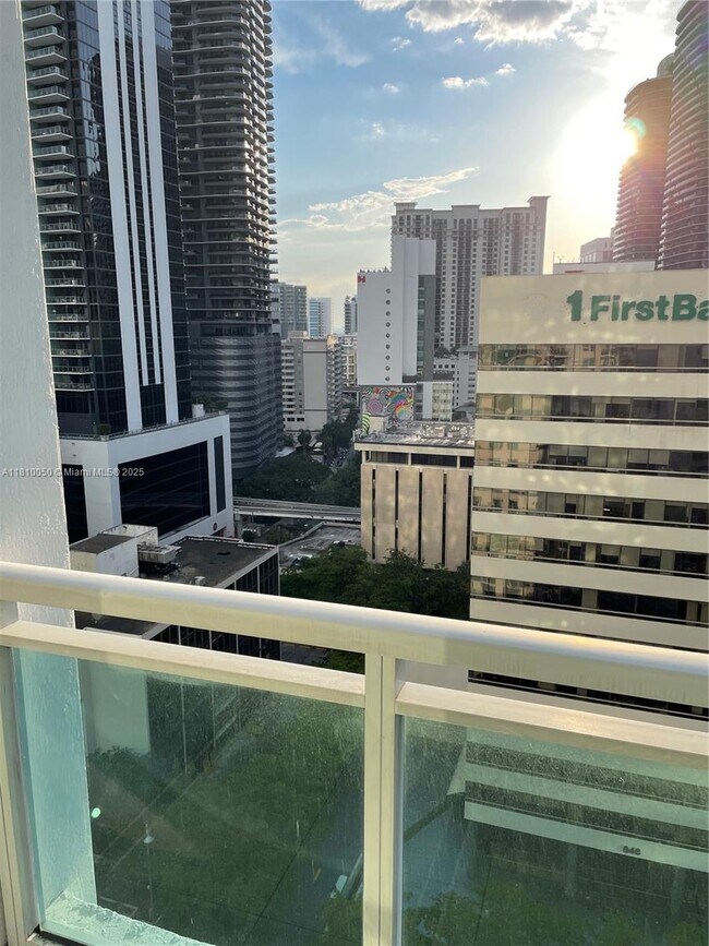 Building Photo - 951 Brickell Ave