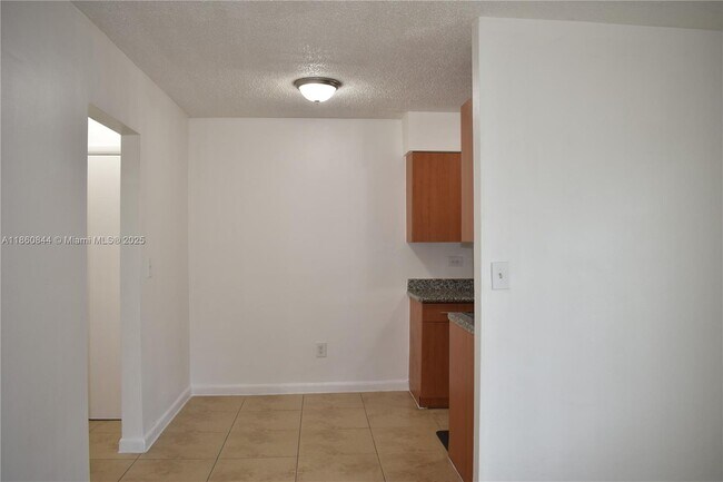 Foto del edificio - 932 Moffett St