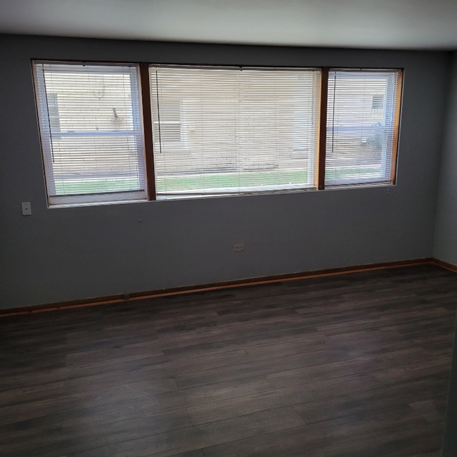 Foto del edificio - 6805 W Montrose Ave