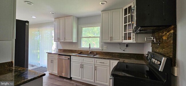 Building Photo - 10109 Lees Mill Rd