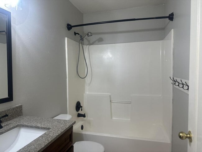 Building Photo - 2412 W Sweetbay Ave